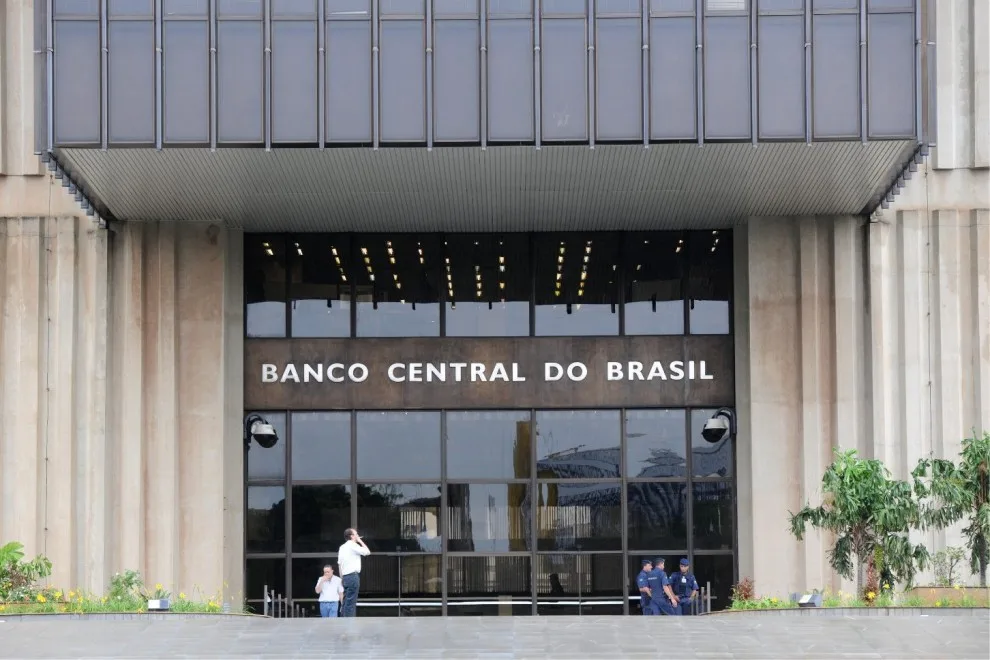 BC reduz Selic a 13,75% ao ano antes das eleições e deixa passos futuros em aberto