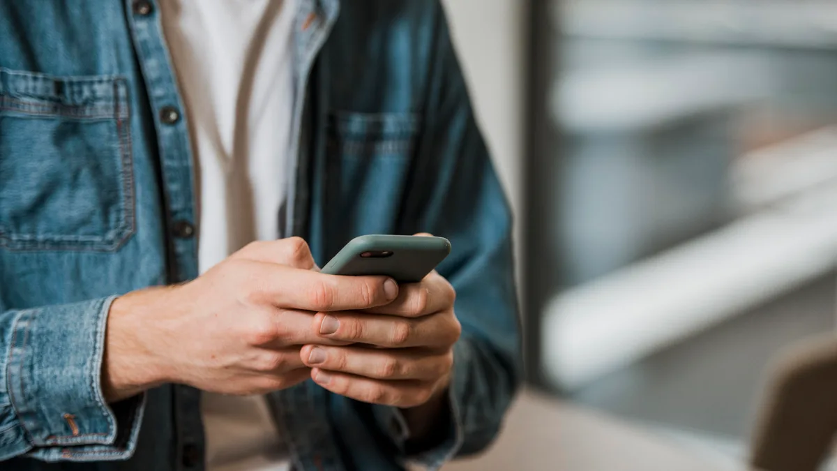 Recebeu alerta de celular roubado? Veja como agir e garantir seus direitos