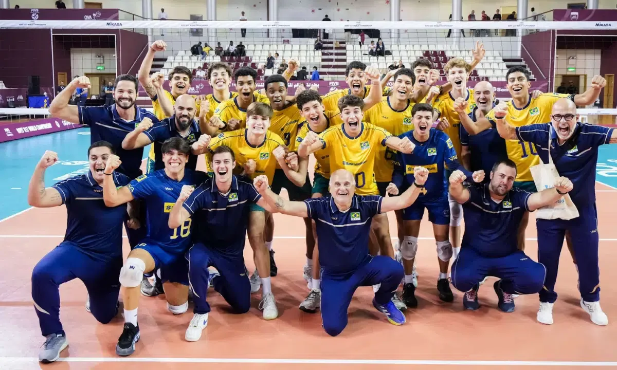 Seleção Sub-17 de vôlei dança para o pódio e FIVB alfineta campeão olímpico