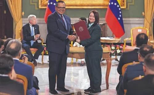 Washington supervisa acuerdos en Caracas
