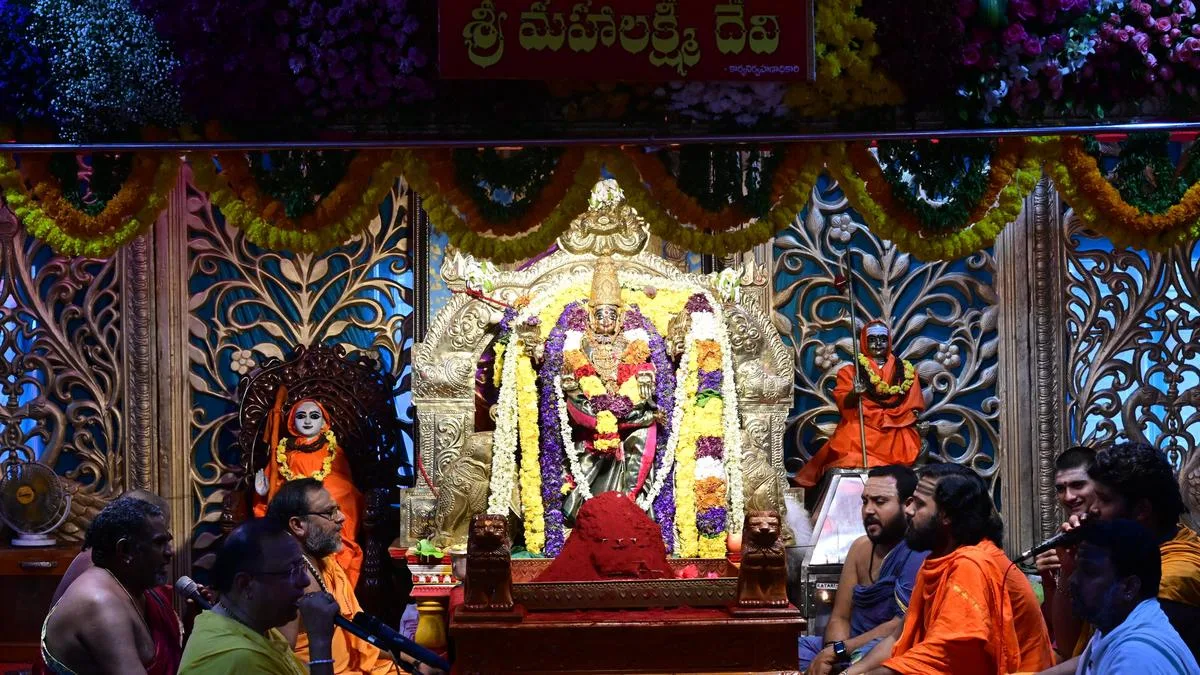 Nearly one lakh devotees visit Kanaka Durga Temple on Day 7 of Dasara festivities