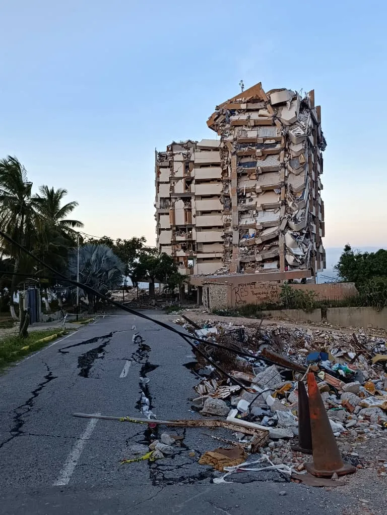Un arepazo llevó alimento y alegría a Playa Grande para disipar la desolación que sembraron los terremotos