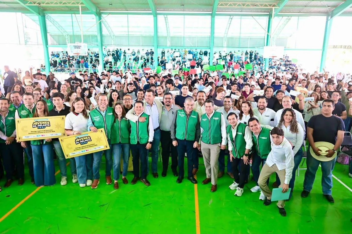 Torreón: Entregan estímulos a jóvenes universitarios mediante programa estatal