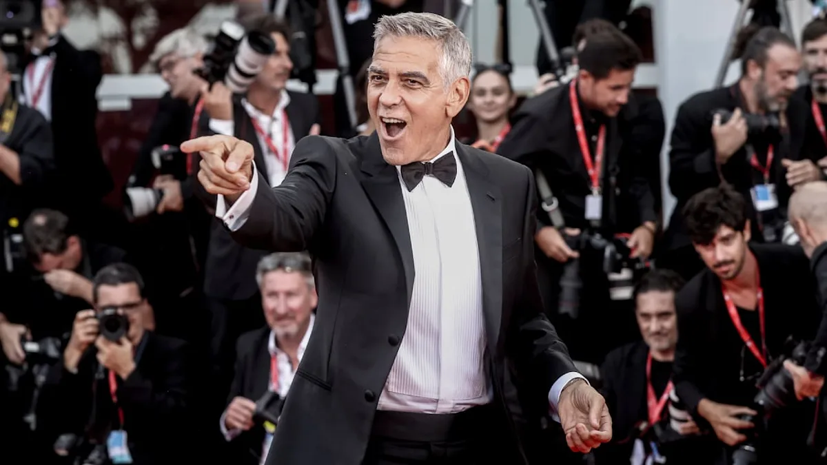 Bestens gelaunt bei Filmfestspielen - George wird zum CLOWNey