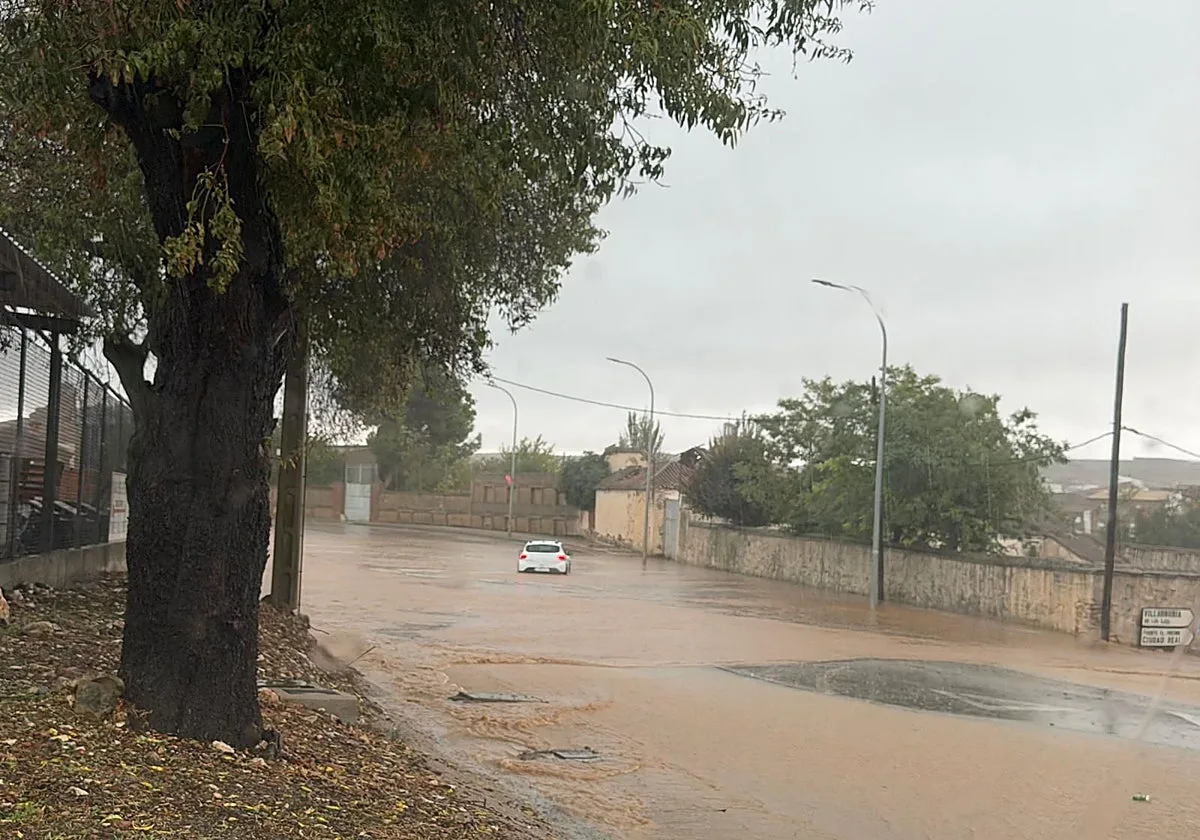 Una tromba de agua descarga 140 litros en hora y media sobre Urda y anega calles y casas
