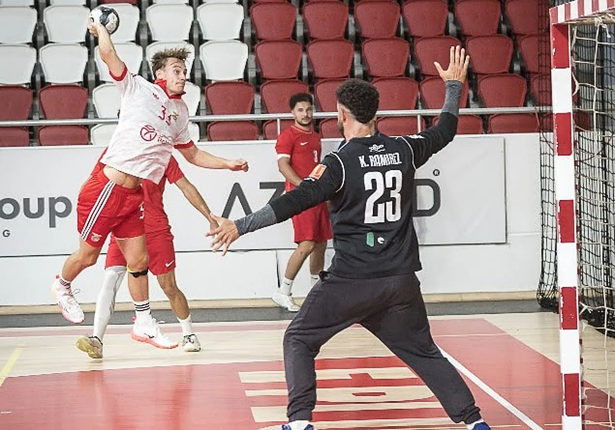 Kilian Ramírez, portero del Cajasol Sevilla BM Proin: «Hay competencia por todos lados que ayudará a crecer al equipo»