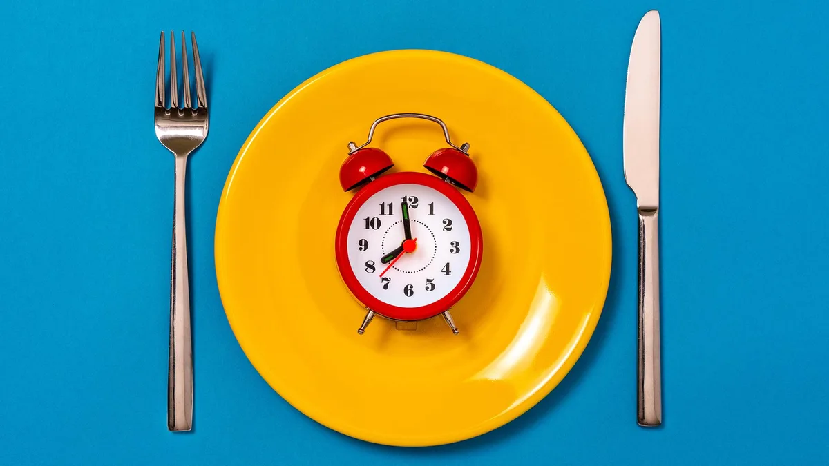 Essen nach der Uhr: Ist spätes Abendessen ungesund?
