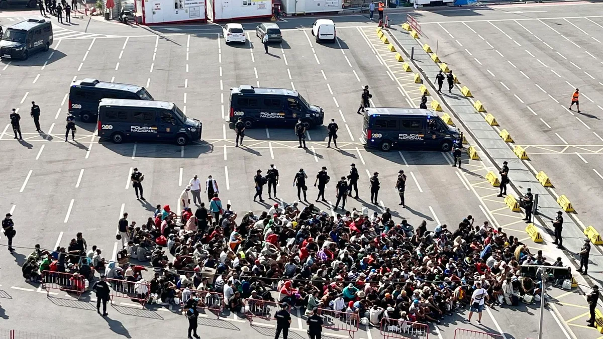 Bruselas recalca "el deber" de España de proteger a los menores de Ceuta pero pide el retorno de los irregulares