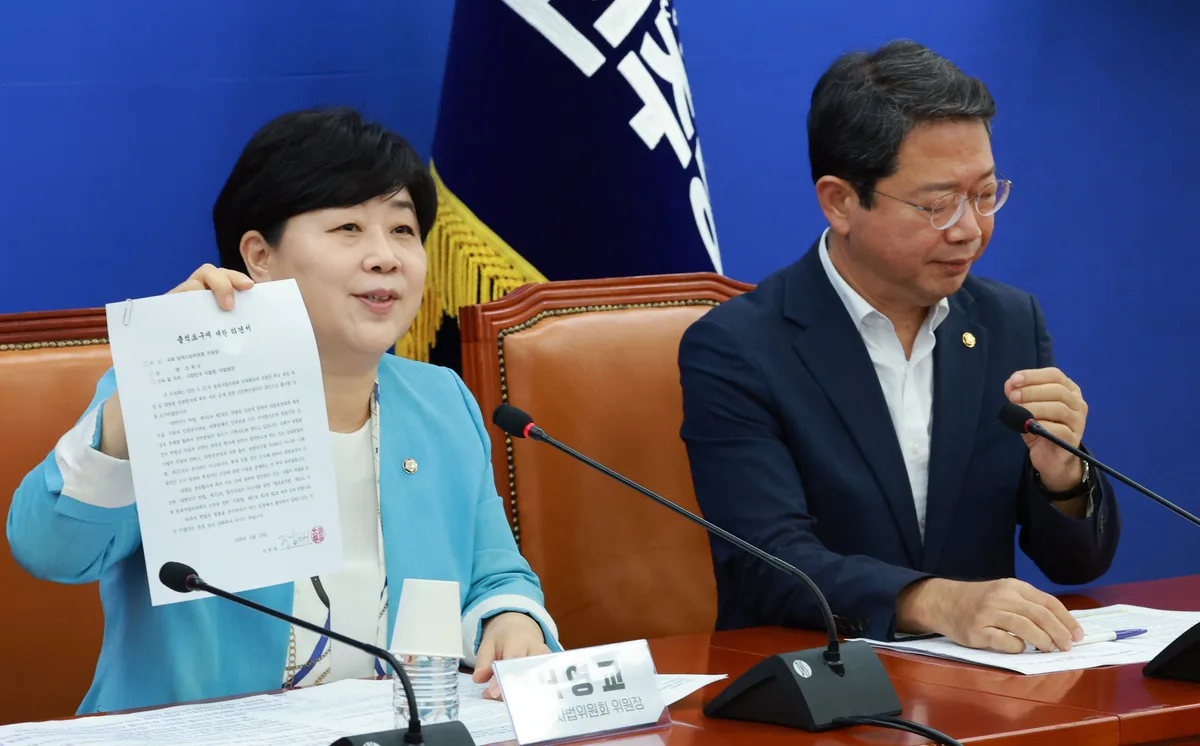 與 “조희대, 남은 후보 중 대법관 재제청해야…靑 요구 타당”
