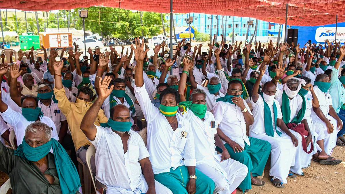 Farmers continue stir demanding full crop loan waiver and penal interest
