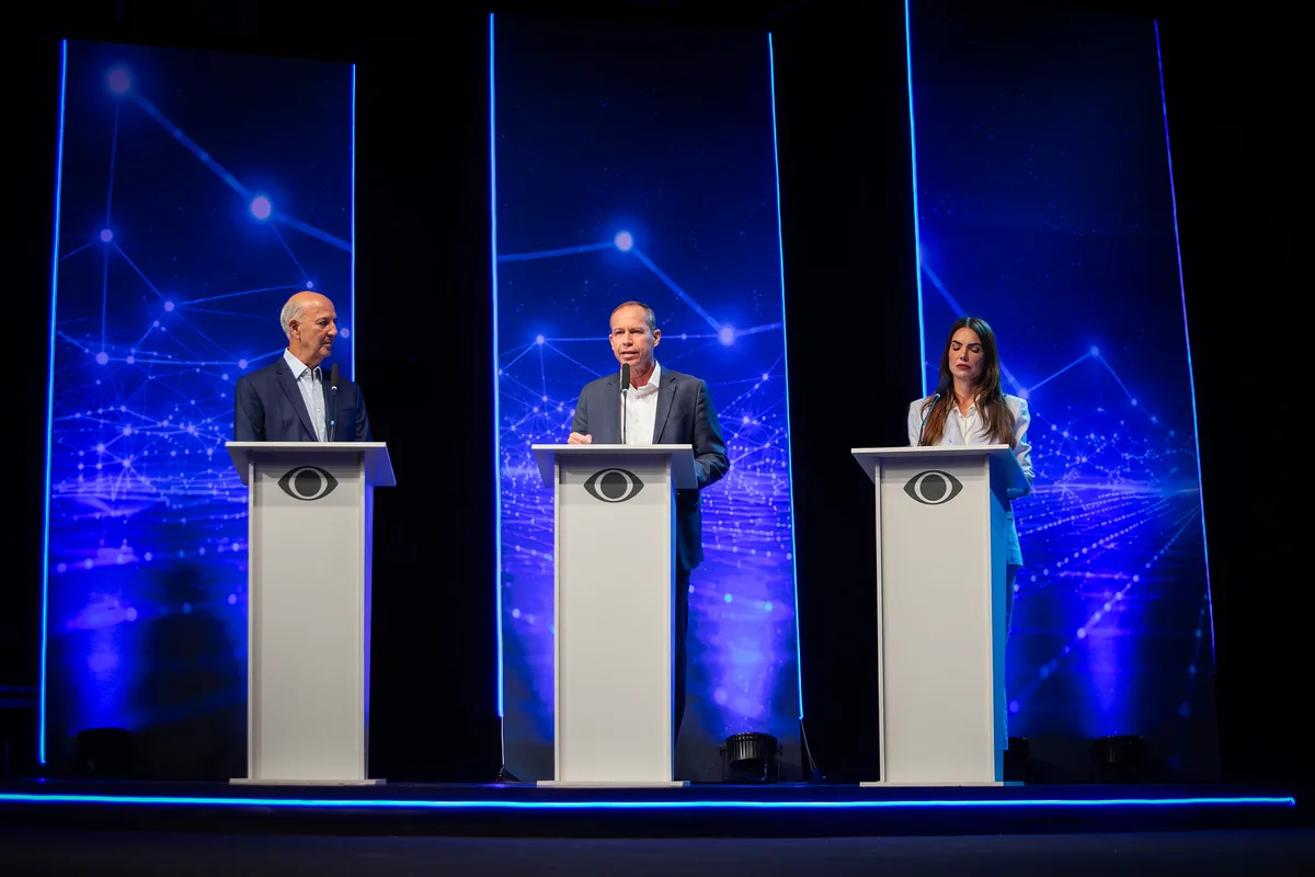 Crusoé: Brasileiro mente sobre debate nas pesquisas