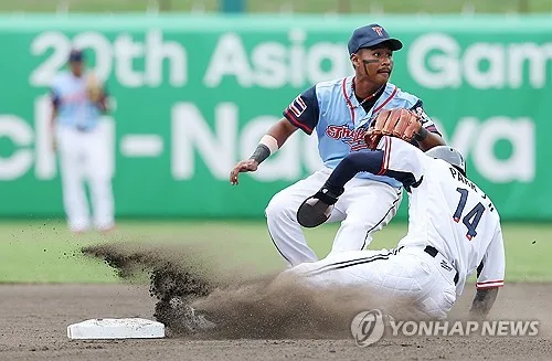 [아시안게임] 도루하다 꼬리뼈 맞은 KIA 박재현…약체 태국전서도 전력 질주