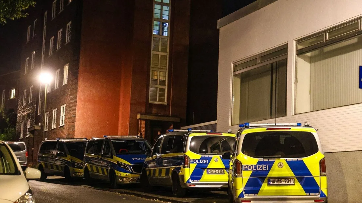 Mögliches Tötungsdelikt: 53-Jähriger tot in Wohnhaus gefunden - Nachbar tatverdächtig
