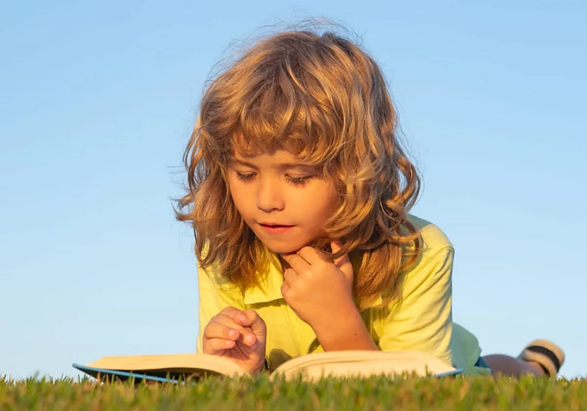 De los libros electrónicos a los 'Summer Camps': cuatro consejos para que los niños sigan aprendiendo este verano sin darse cuenta