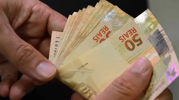 Salário mínimo pode subir para R$ 1.741 em 2027, com reajuste de 7,4%