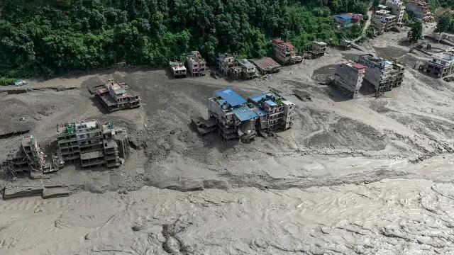 Sobe para 95 mortos balanço de enxurrada devastadora no Nepal