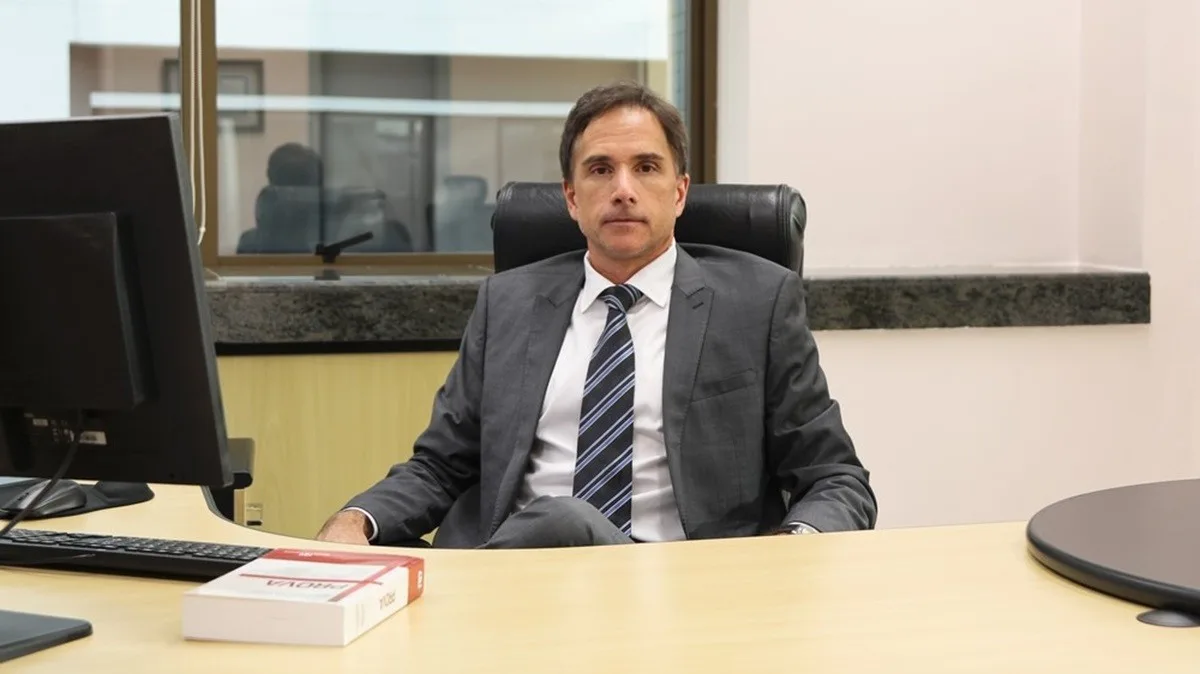 TRF-4 impõe perda do cargo a Eduardo Appio, ex-juiz da Lava Jato suspeito de furto de champanhe