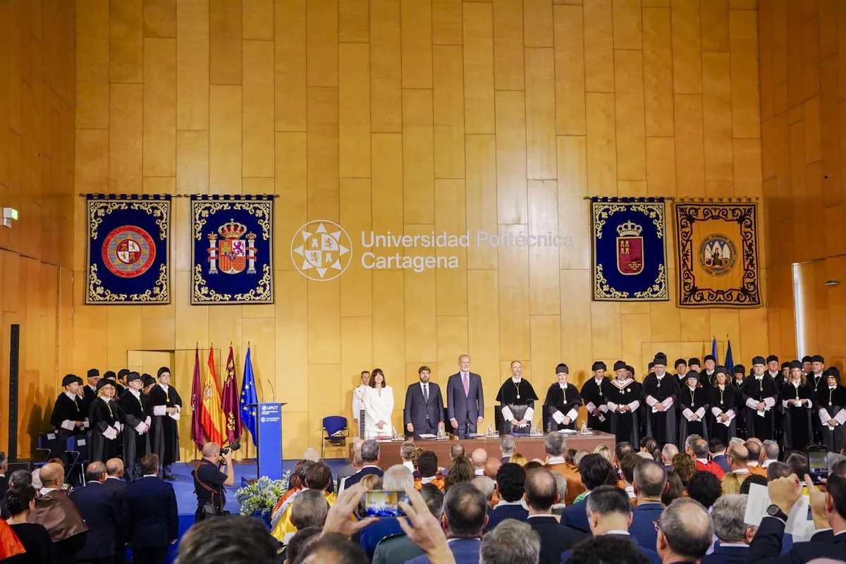 El Rey pide "gobernar" la IA y defiende las universidades como espacio para aprender a convivir con la "discrepancia"