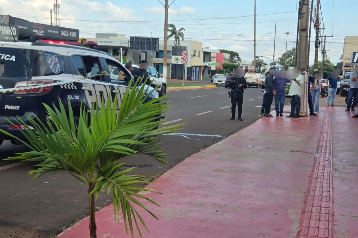 Pistoleiro e adolescente são detidos por execução de jovem na garagem do pai