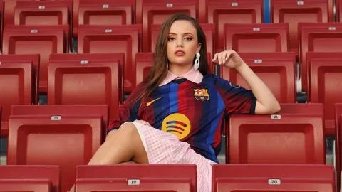 "Tot el camp és un clam": Asha convierte el césped del Camp Nou en escenario para presentar Rendez-vous