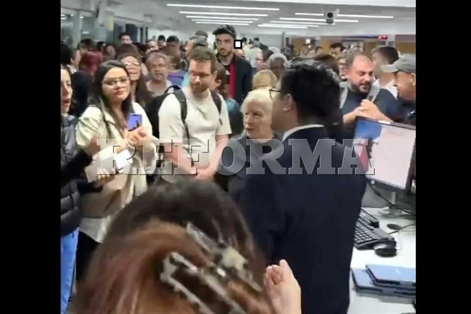 Provocan cancelaciones de Air France reclamos en el AICM