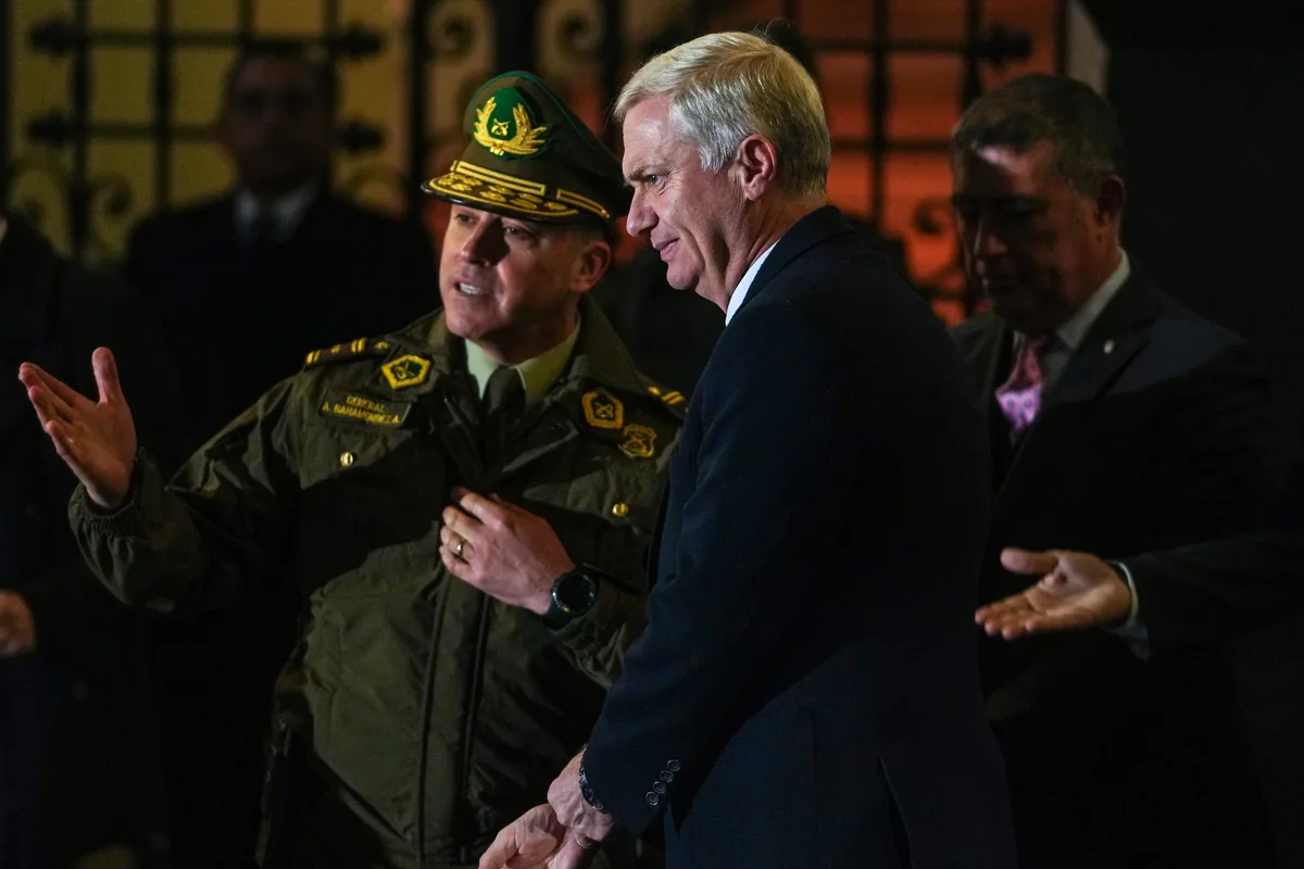 Chile redujo a 17 años la edad mínima para postular a Carabineros