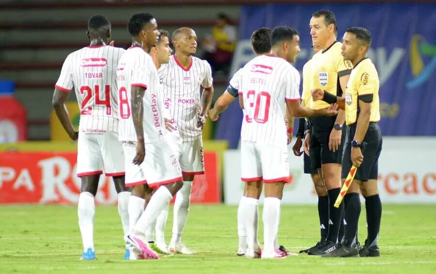 Estas son las críticas del América de Cali contra el arbitraje tras el empate ante Tolima: “Juntos responderemos”