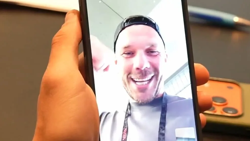 Nach Vertragsverlängerung - El Mala feiert diesen Poldi-Anruf