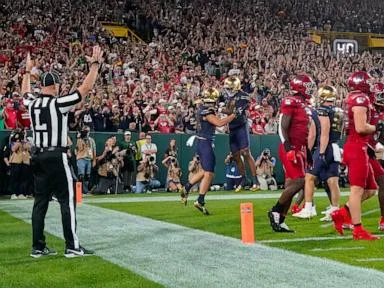Notre Dame's Flanigan continues family tradition by delivering at Lambeau