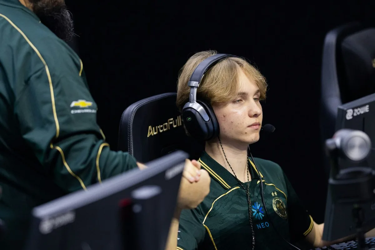 «Это легендарная игра». M0NESY признался, что продолжает играть в Dota 2