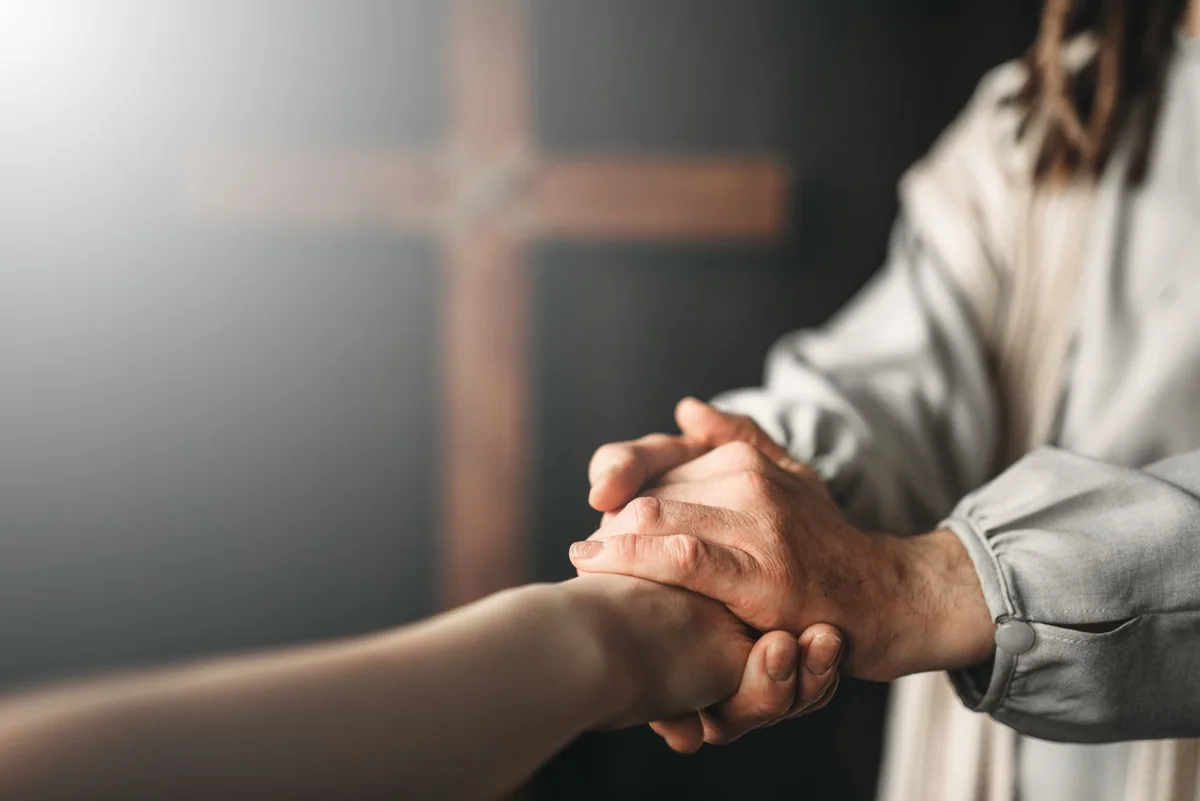 Poignée de main ou salut lointain ? Comment le Covid a bousculé la « paix du Christ »