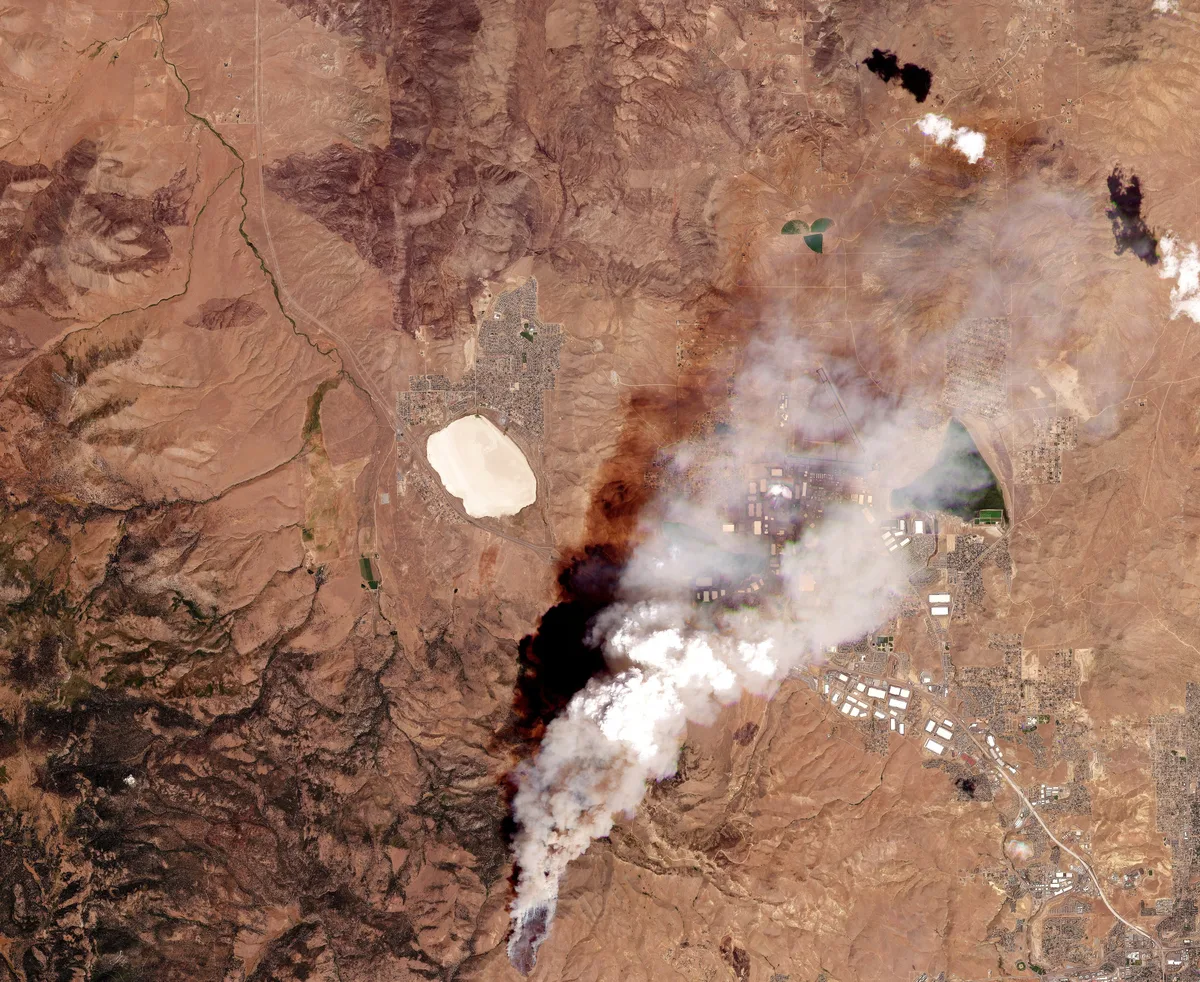 El incendio Hawk en Nevada ya obligó a evacuar a 42.000 personas y supera las 6.000 hectáreas