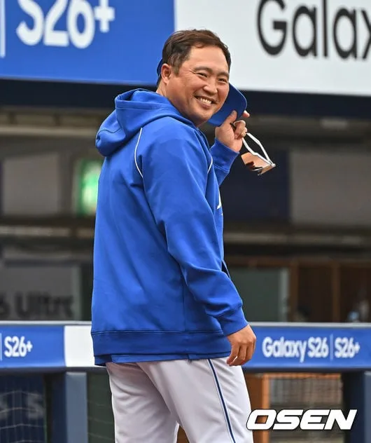 '갈비뼈 골절' 박한이 코치, PO 대비 첫 훈련 앞두고 1군 합류 [오!쎈 대구]