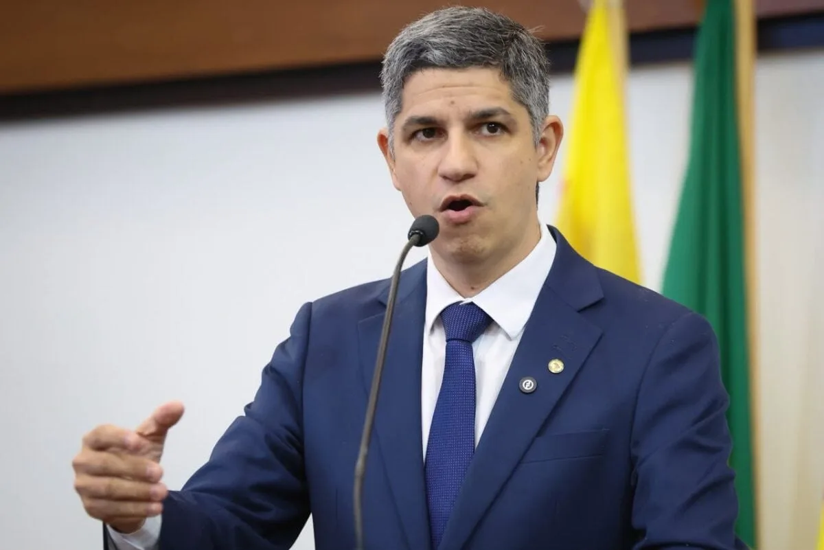 Calegário propõe ampliar internato a estudantes de medicina no exterior