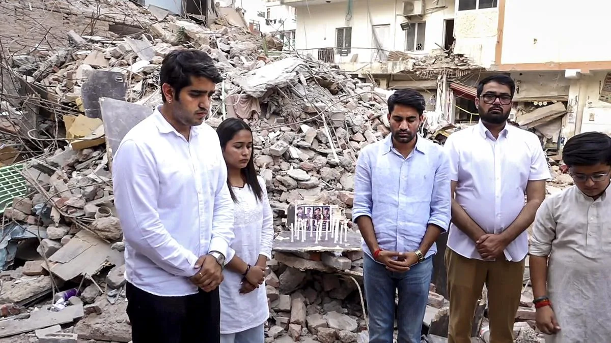 New DUSU office-bearers visit Satya Niketan, promise action on housing issues