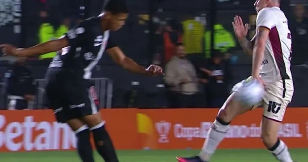 Barros é expulso e decisão gera polêmica em Vasco x Vitória