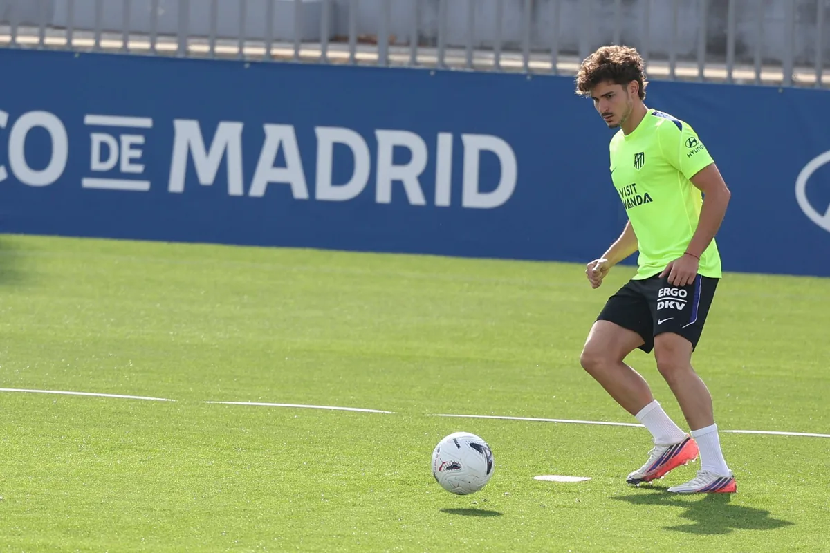 Julián Álvarez no se presentó a la práctica del Atlético de Madrid y crece el conflicto de cara al cierre del mercado de pases