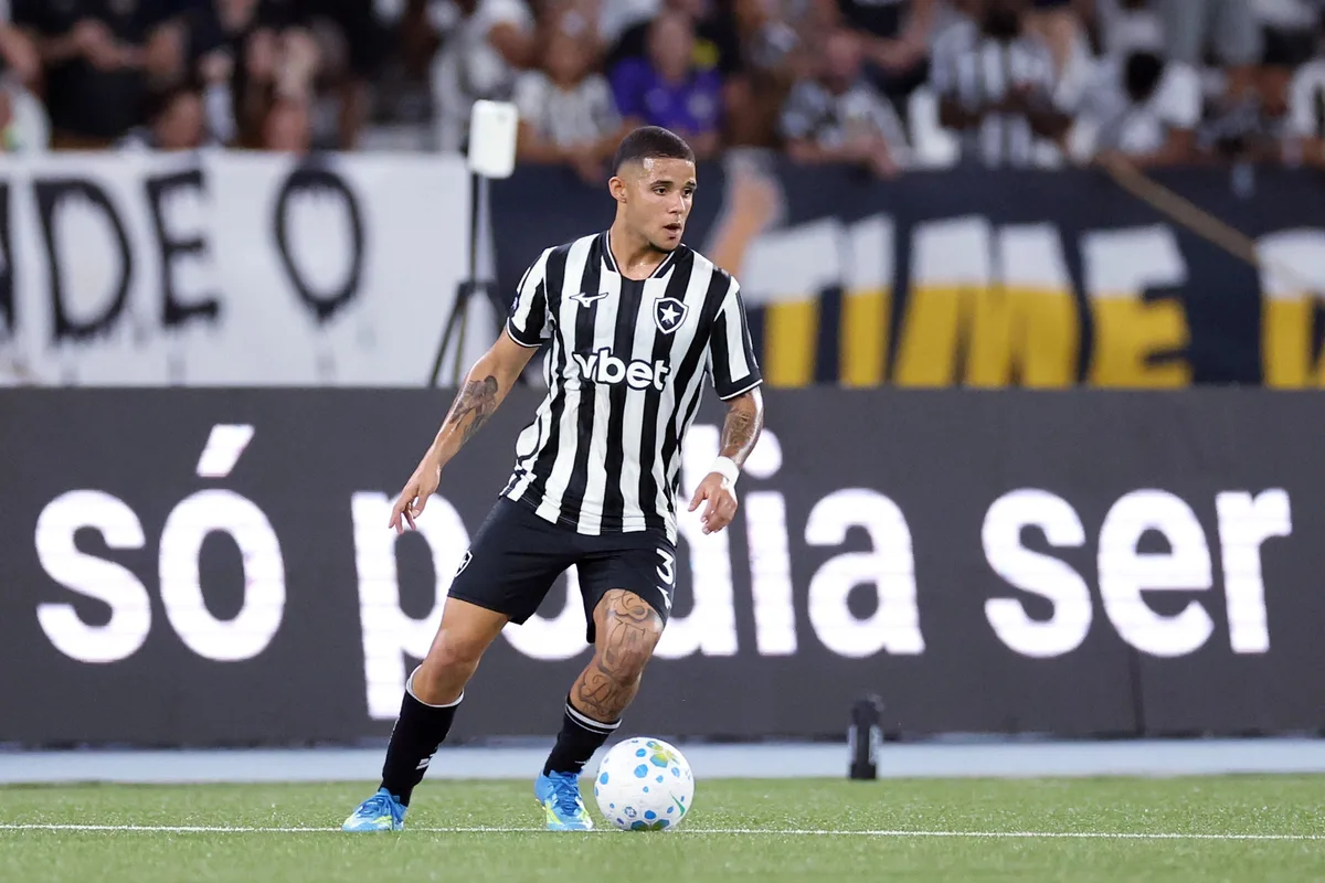Botafogo terá desfalques importantes para enfrentar o Vitória