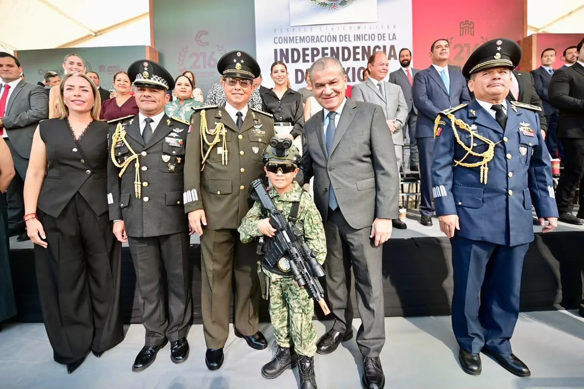 Torreón: Riquelme encabeza desfile de Independencia ante 20 mil asistentes