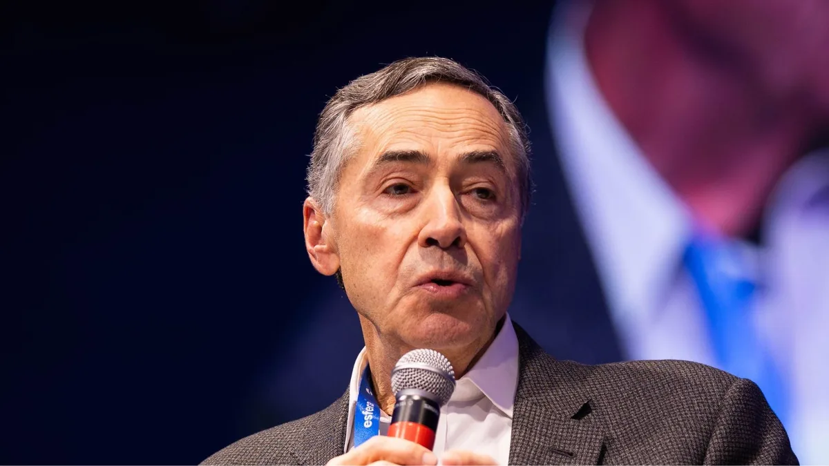 Barroso busca abrir caminho para Enter na OAB