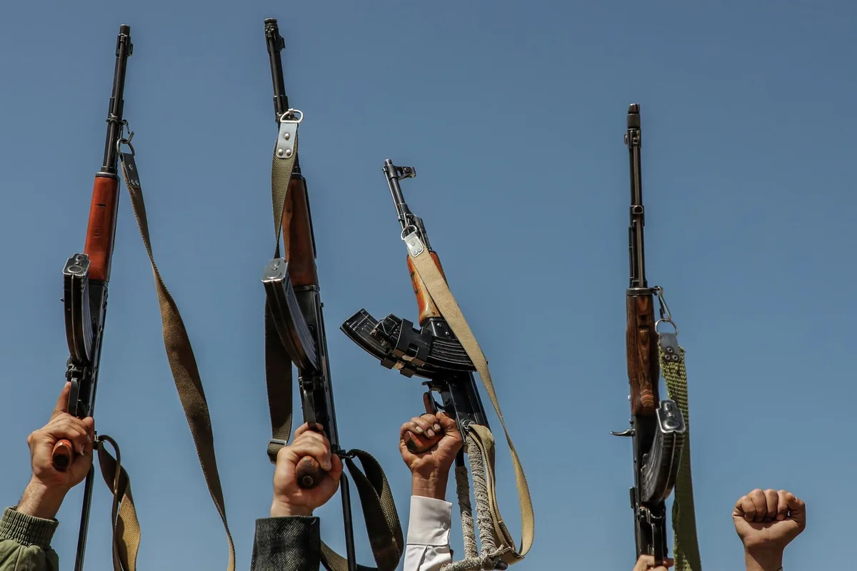 Los hutíes confirman avances en su ofensiva en Yemen y garantizan la libertad de navegación en Bab el Mandeb