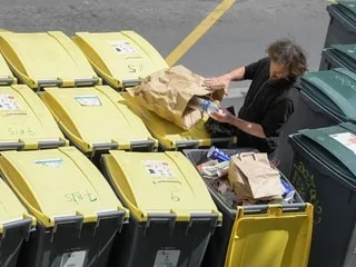 Bouteilles compactées, pots de yaourt empilés… Ces dix erreurs que l’on ne devrait plus commettre avec la poubelle jaune