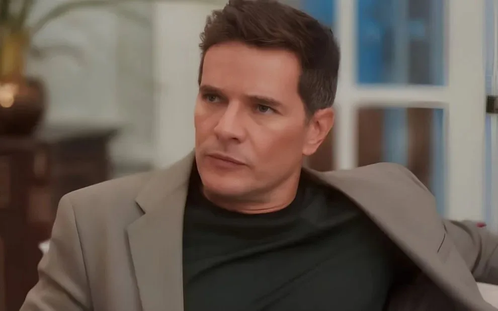 Daniel de Oliveira abandona tudo e assume outra identidade em novela da Globo