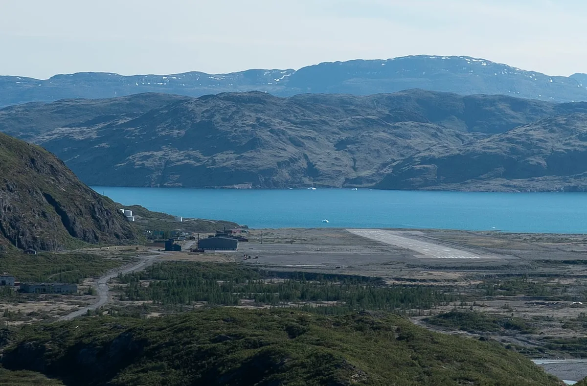 Estados Unidos envió esta semana a ingenieros militares a inspeccionar una antigua base en el sur de Groenlandia