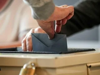 En Alaska, un candidat aux élections nommé Dan Sullivan affronte son homonyme, soutenu par… un troisième Dan Sullivan