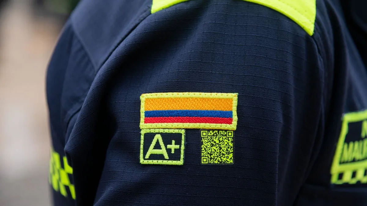Policía fue atacado en un CAI de Puente Aranda, en Bogotá, con un cuchillo: el uniformado neutralizó al agresor con su arma de dotación