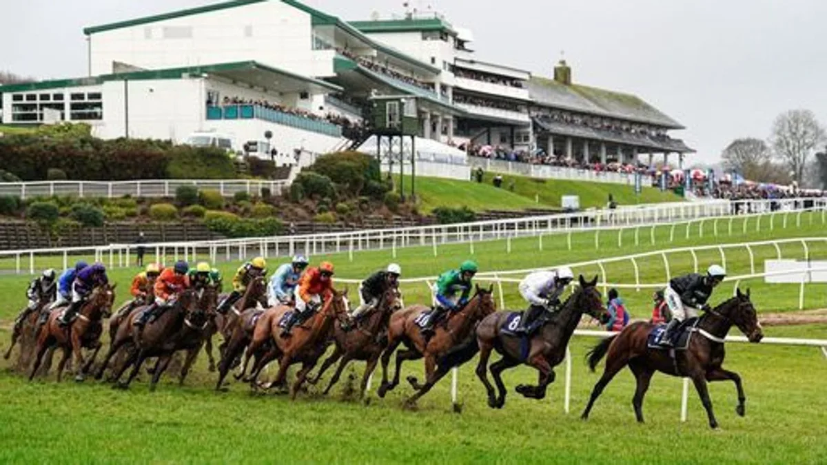Masked Man and Wellington Arch tackle Chepstow's Silver Trophy