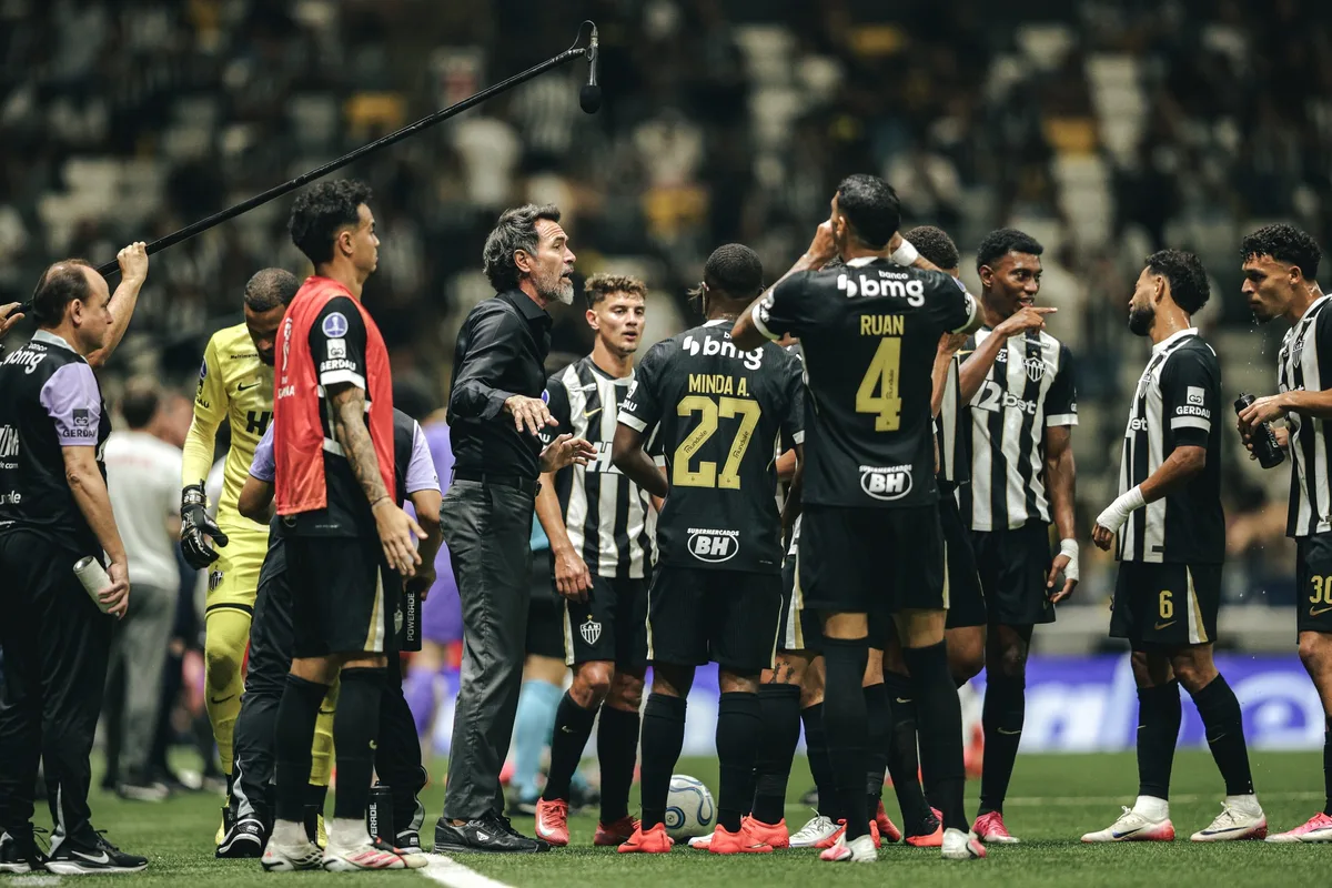 Domínguez completa seis meses no Atlético-MG e supera marca de Sampaoli