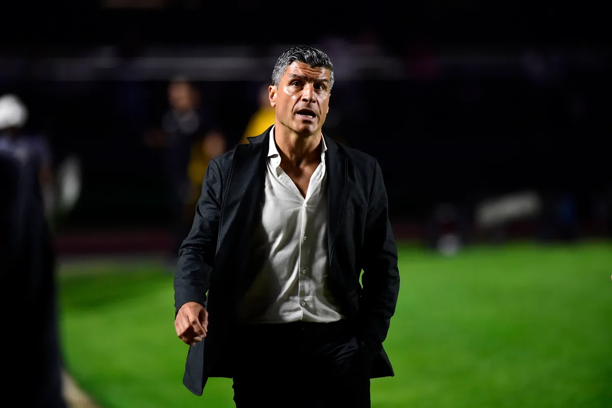 Pedro Emanuel liga alerta no Brasileirão: "Não estamos salvos de nada"