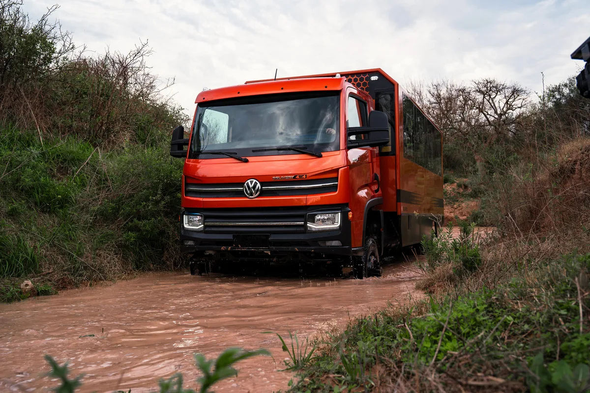La experiencia de manejar un camión con tracción 4x4 en los terrenos más difíciles